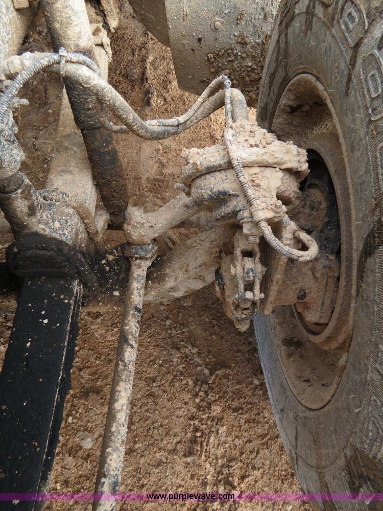 image for item B4655 1995 Freightliner FLD120 semi truck