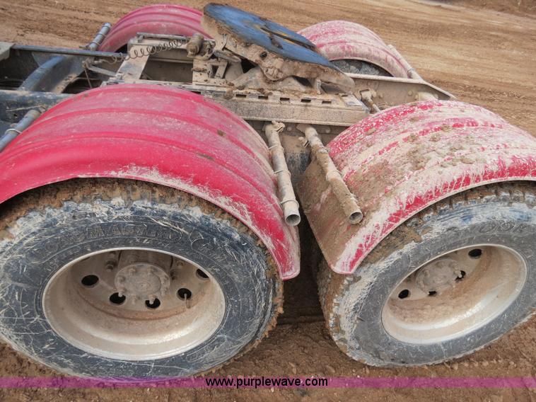 image for item B4655 1995 Freightliner FLD120 semi truck