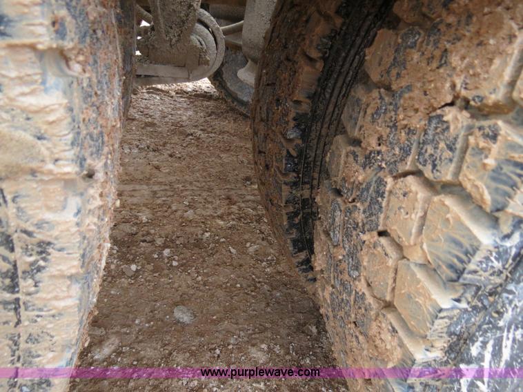 image for item B4655 1995 Freightliner FLD120 semi truck