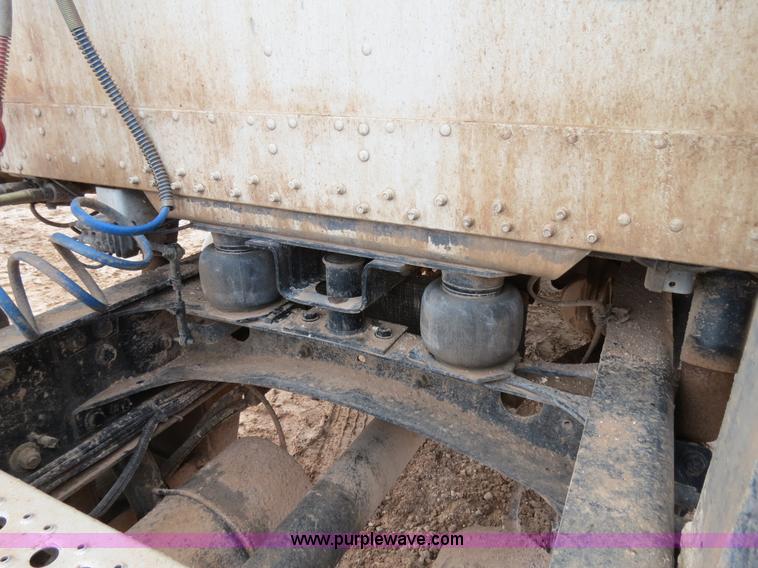 image for item B4655 1995 Freightliner FLD120 semi truck