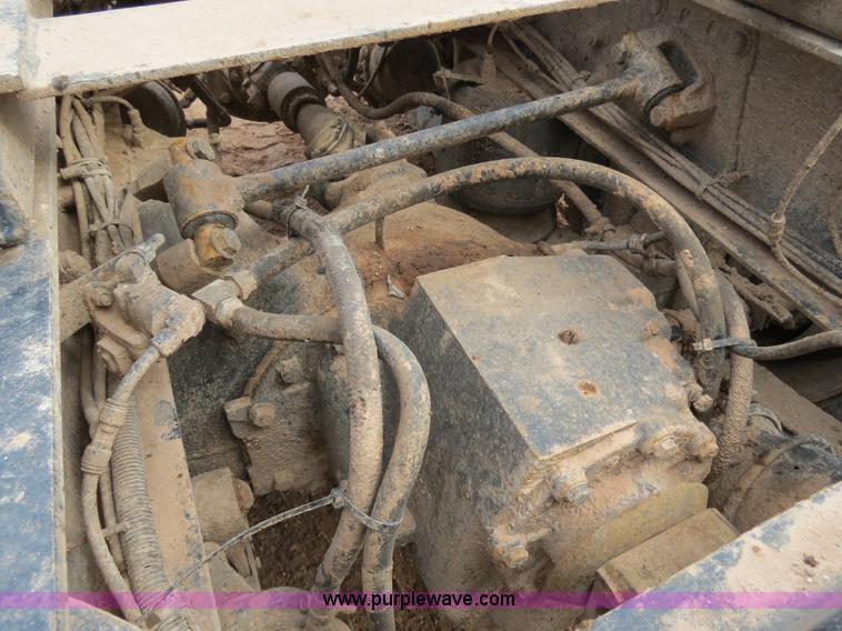 image for item B4655 1995 Freightliner FLD120 semi truck