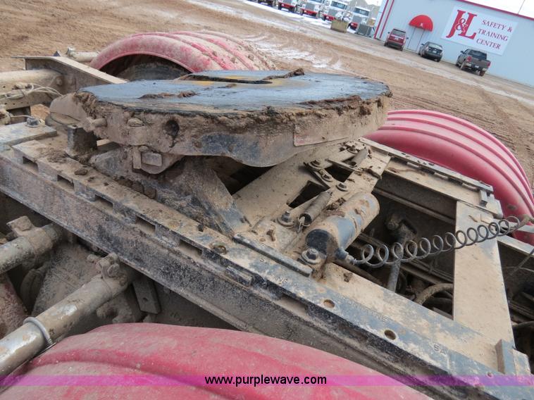 image for item B4655 1995 Freightliner FLD120 semi truck