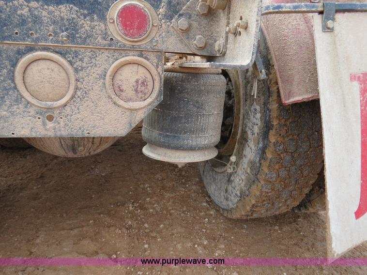 image for item B4655 1995 Freightliner FLD120 semi truck