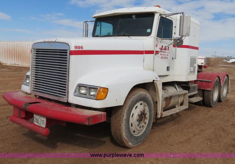 image for item B4656 1994 Freightliner FLD120 semi truck