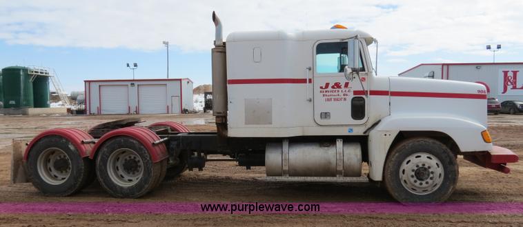 image for item B4656 1994 Freightliner FLD120 semi truck