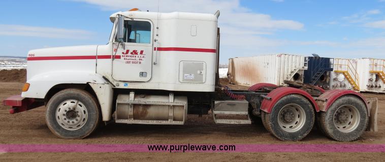 image for item B4656 1994 Freightliner FLD120 semi truck