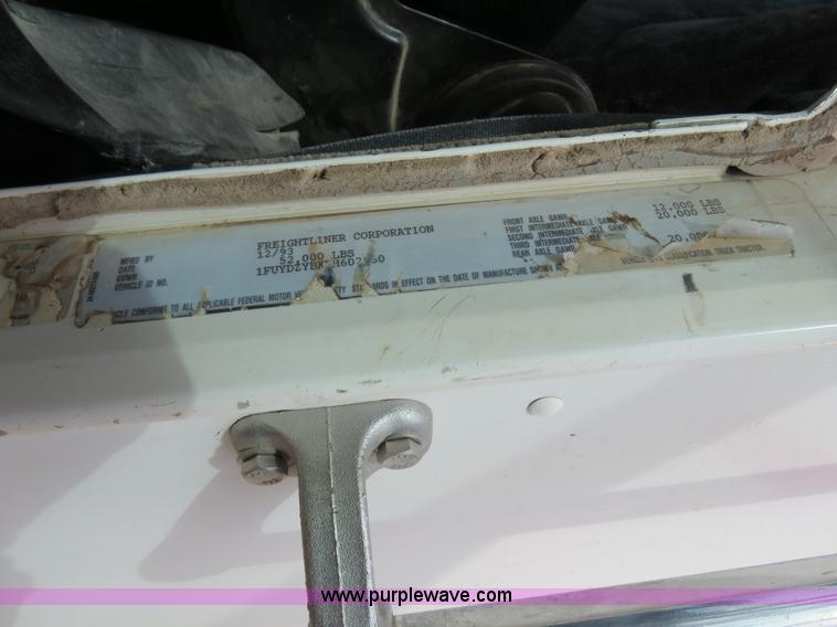 image for item B4656 1994 Freightliner FLD120 semi truck