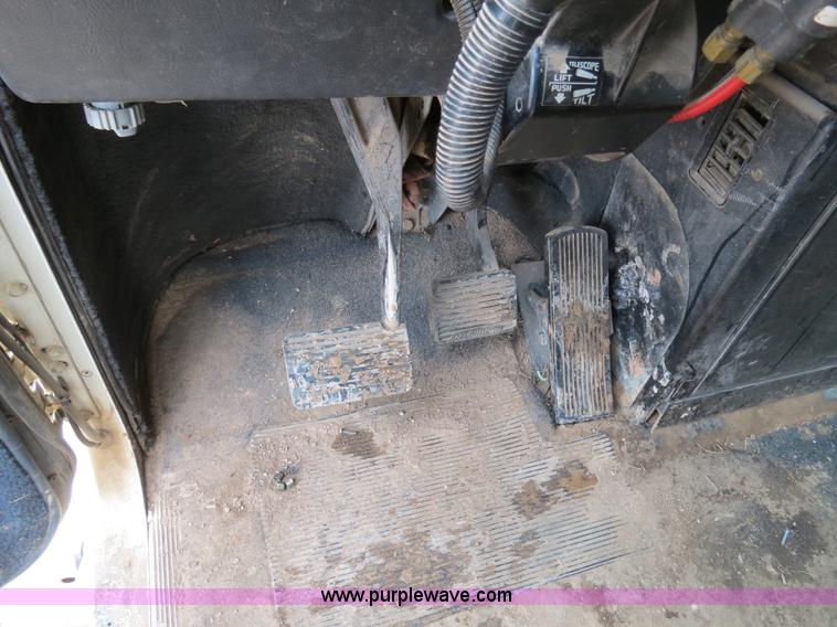 image for item B4656 1994 Freightliner FLD120 semi truck