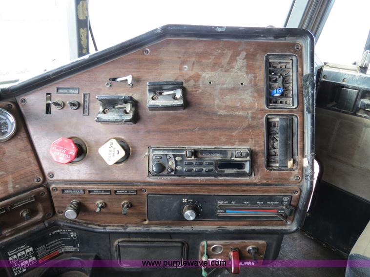 image for item B4656 1994 Freightliner FLD120 semi truck