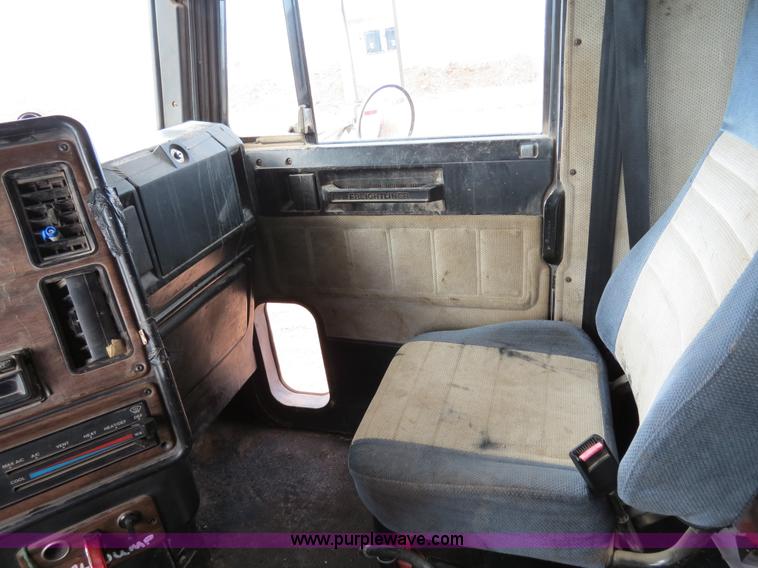 image for item B4656 1994 Freightliner FLD120 semi truck