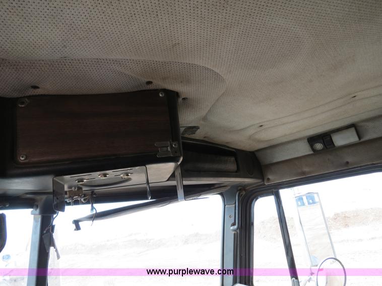 image for item B4656 1994 Freightliner FLD120 semi truck