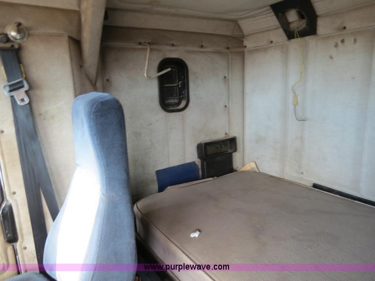 image for item B4656 1994 Freightliner FLD120 semi truck