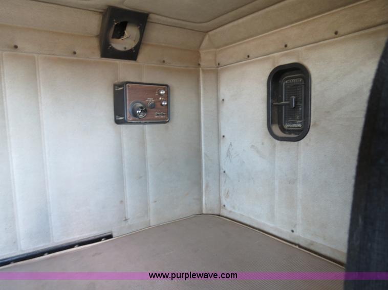 image for item B4656 1994 Freightliner FLD120 semi truck