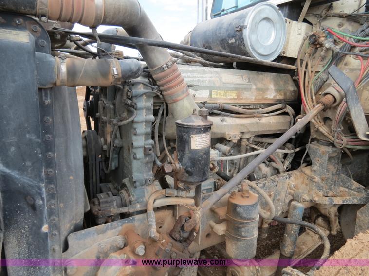 image for item B4656 1994 Freightliner FLD120 semi truck