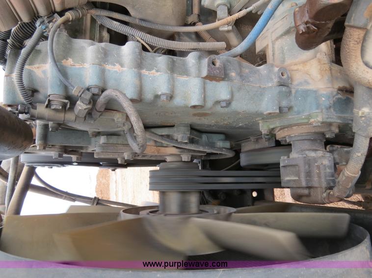 image for item B4656 1994 Freightliner FLD120 semi truck