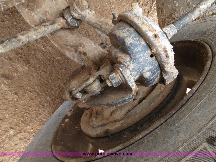 image for item B4656 1994 Freightliner FLD120 semi truck