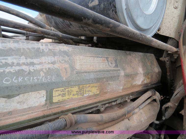 image for item B4656 1994 Freightliner FLD120 semi truck