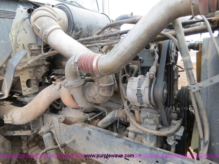 image for item B4656 1994 Freightliner FLD120 semi truck