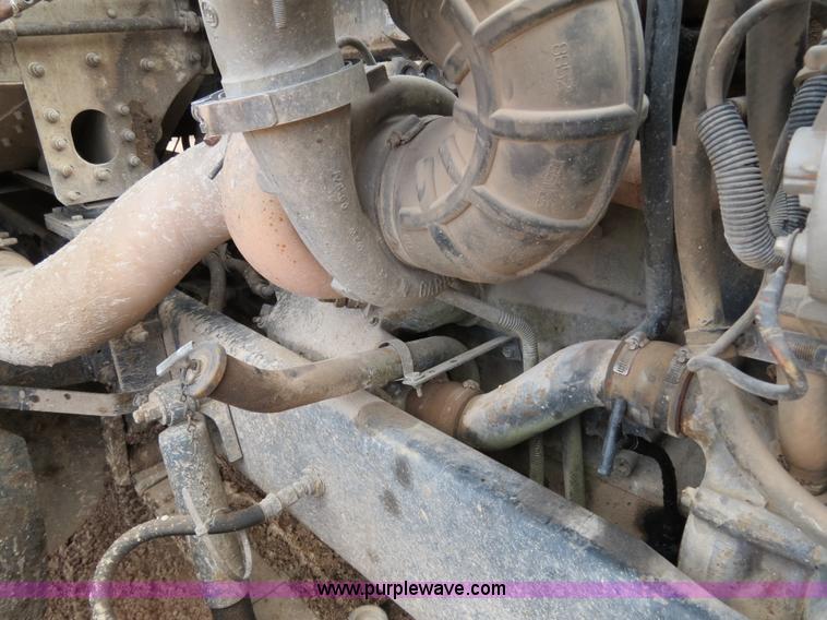 image for item B4656 1994 Freightliner FLD120 semi truck