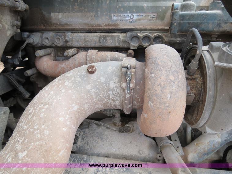 image for item B4656 1994 Freightliner FLD120 semi truck