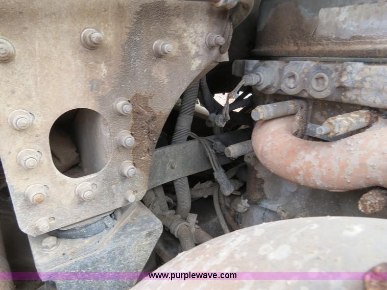 image for item B4656 1994 Freightliner FLD120 semi truck