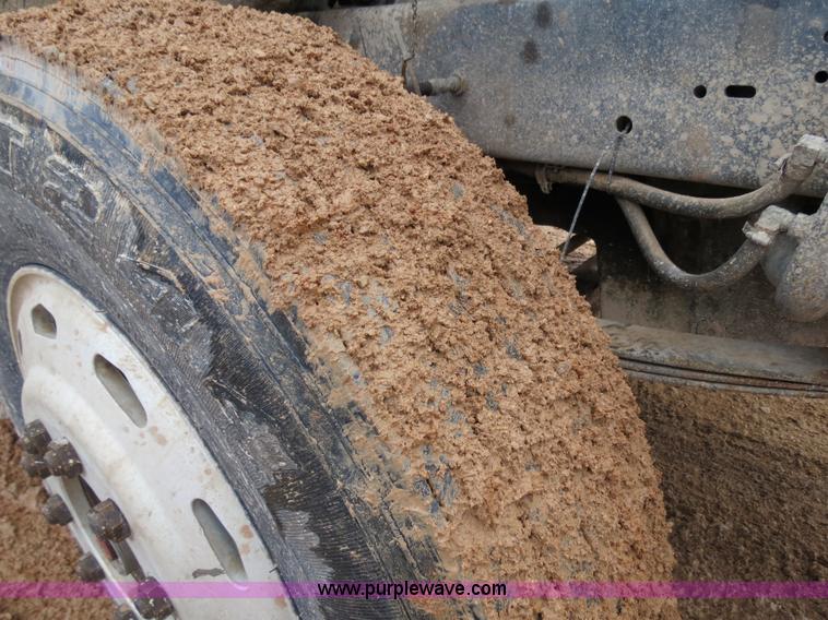 image for item B4656 1994 Freightliner FLD120 semi truck