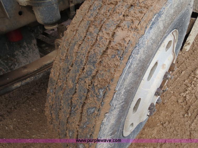 image for item B4656 1994 Freightliner FLD120 semi truck