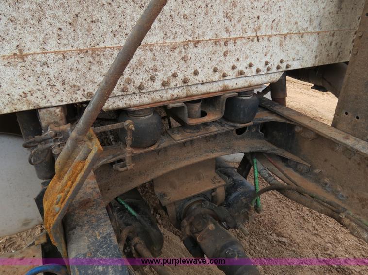 image for item B4656 1994 Freightliner FLD120 semi truck