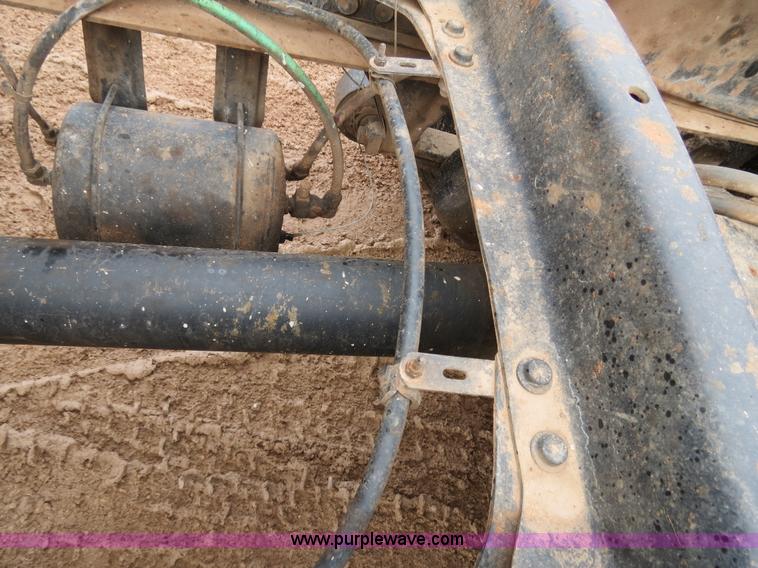 image for item B4656 1994 Freightliner FLD120 semi truck