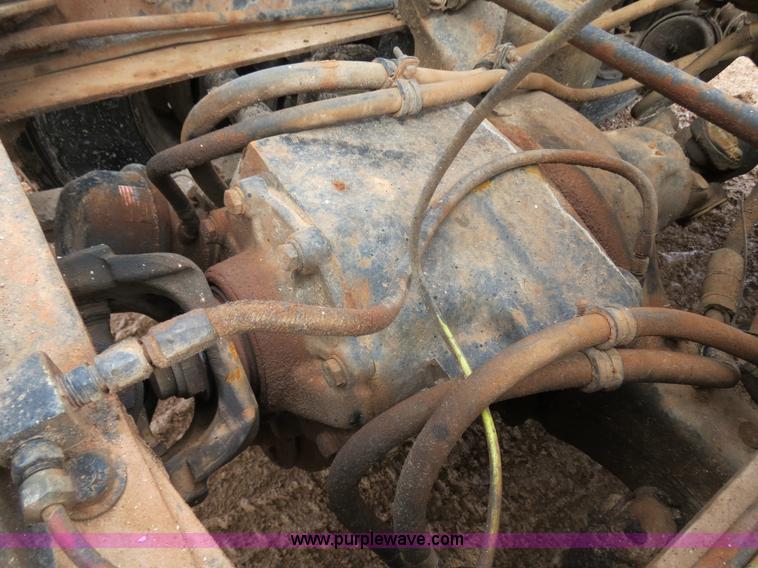 image for item B4656 1994 Freightliner FLD120 semi truck