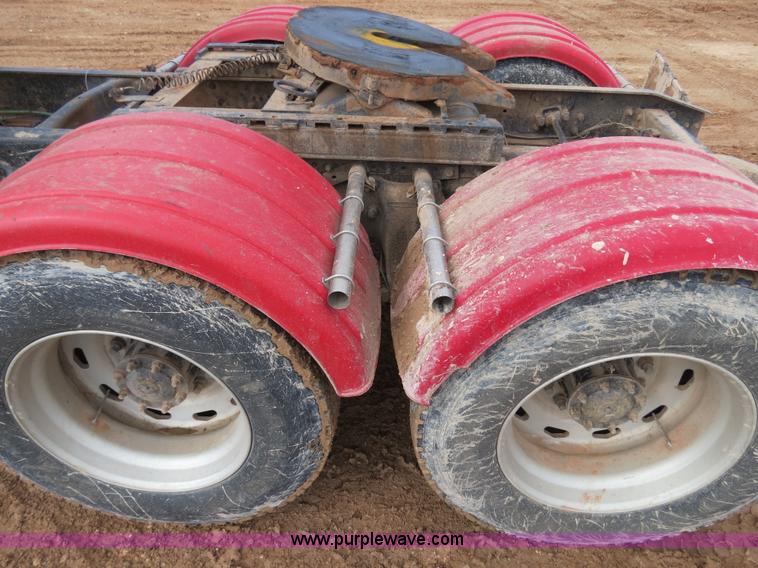 image for item B4656 1994 Freightliner FLD120 semi truck