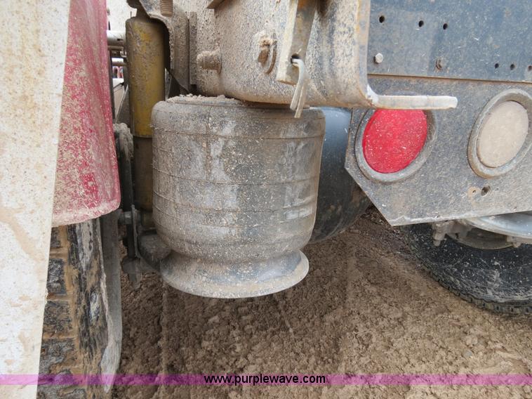 image for item B4656 1994 Freightliner FLD120 semi truck