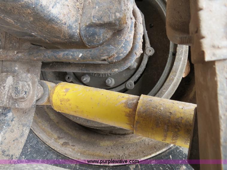 image for item B4656 1994 Freightliner FLD120 semi truck