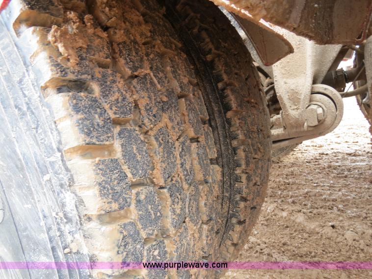 image for item B4656 1994 Freightliner FLD120 semi truck