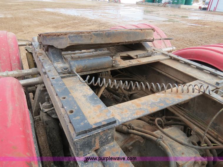 image for item B4656 1994 Freightliner FLD120 semi truck