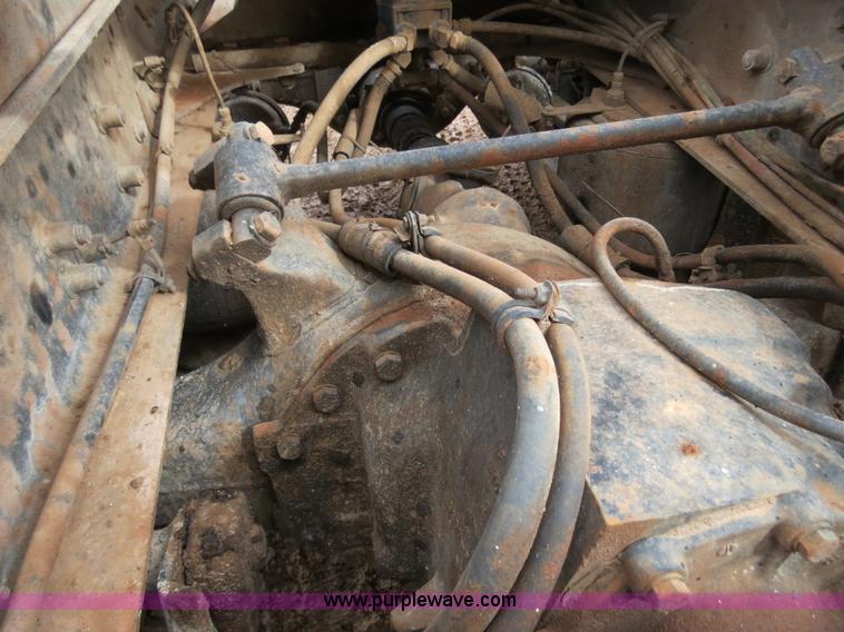 image for item B4656 1994 Freightliner FLD120 semi truck