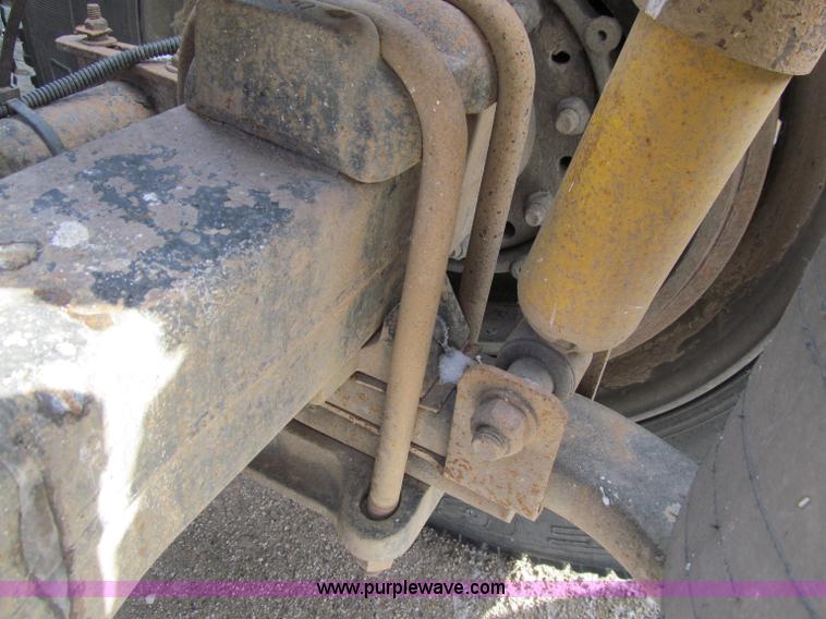 image for item D7156 2003 Freightliner Columbia semi truck