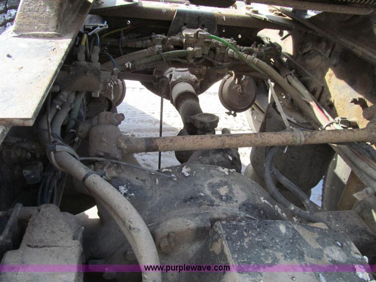 image for item D7156 2003 Freightliner Columbia semi truck