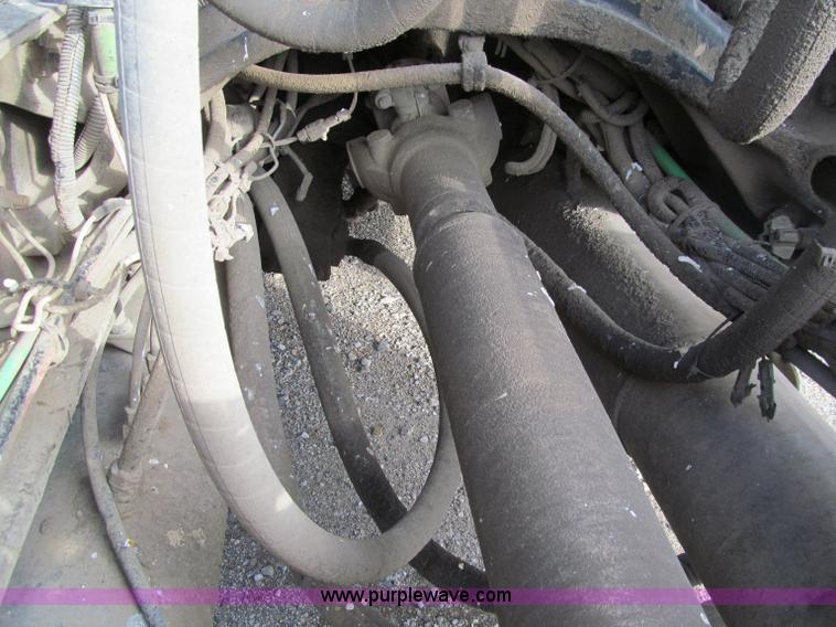 image for item D7156 2003 Freightliner Columbia semi truck