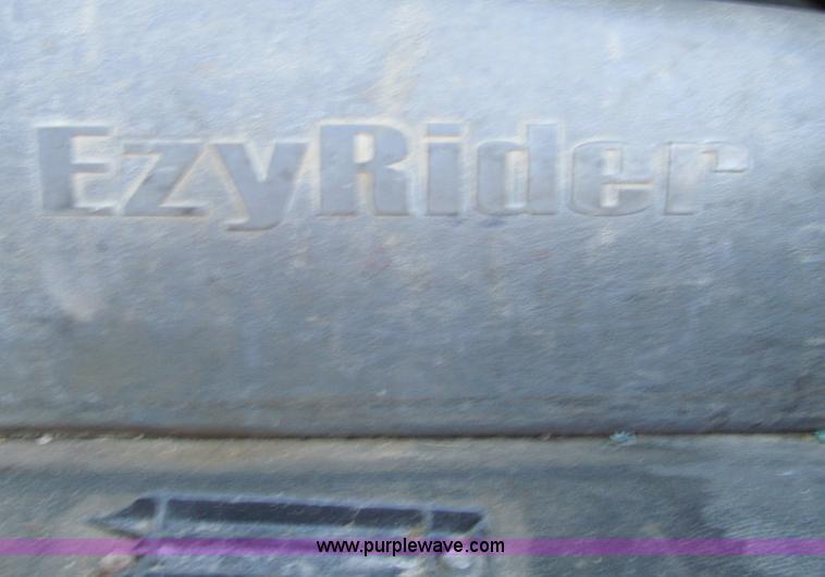 image for item D7156 2003 Freightliner Columbia semi truck