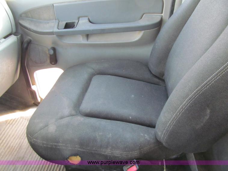 image for item D7156 2003 Freightliner Columbia semi truck