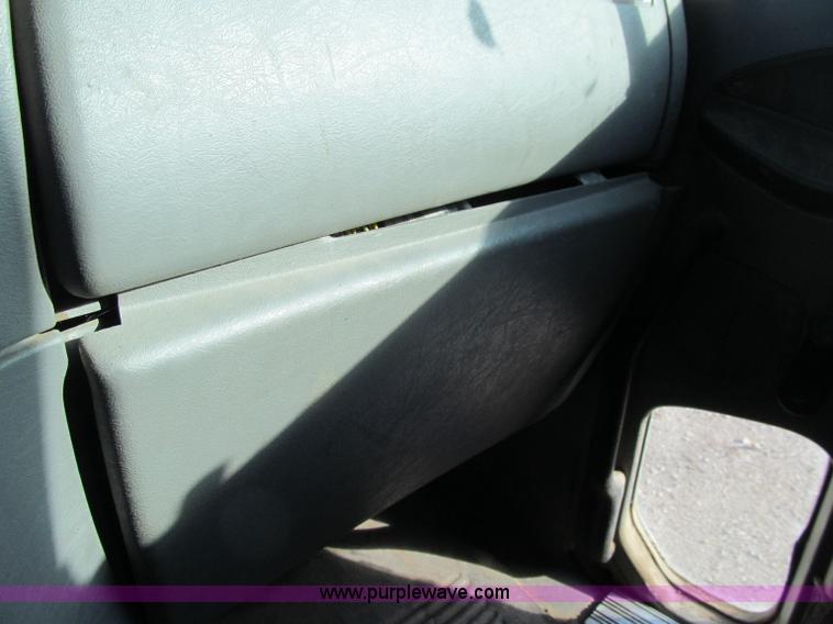 image for item D7156 2003 Freightliner Columbia semi truck