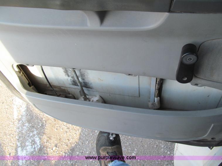 image for item D7156 2003 Freightliner Columbia semi truck