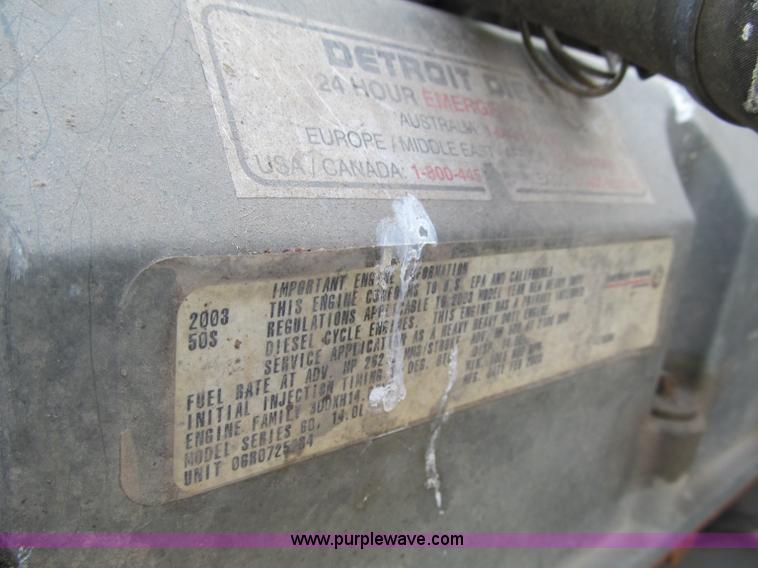 image for item D7156 2003 Freightliner Columbia semi truck