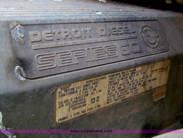 image for item D7156 2003 Freightliner Columbia semi truck