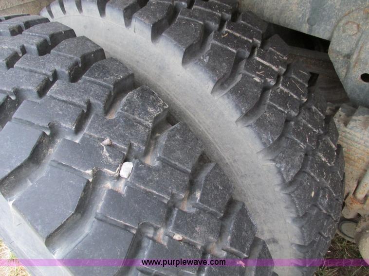 image for item E2828 1985 Am General M925 military truck