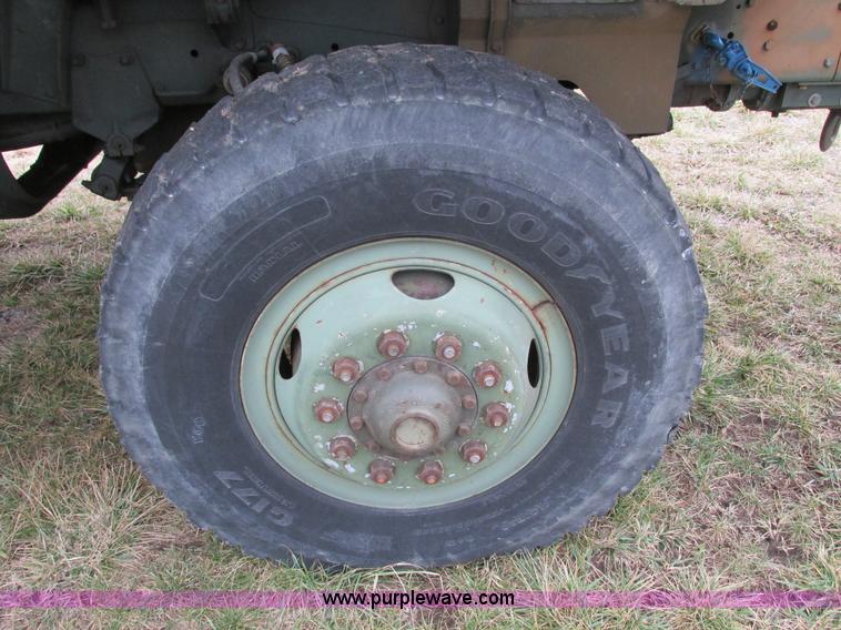 image for item E2828 1985 Am General M925 military truck