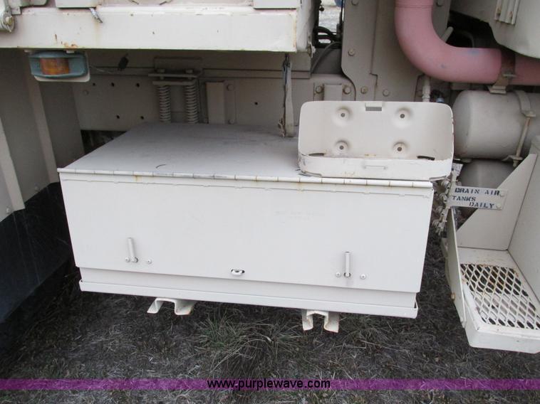 image for item E2830 1985 Am General M923 military truck