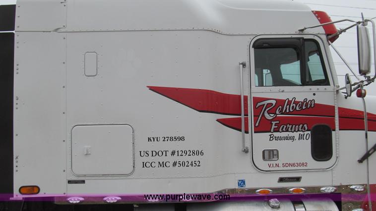 image for item E3776 2005 Freightliner Classic semi truck