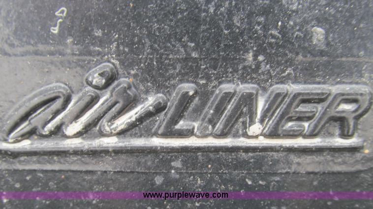 image for item E3776 2005 Freightliner Classic semi truck